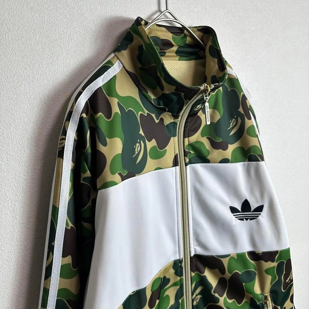 Jersey de colaboración adidas × A BATHING APE con camuflaje Firebird L