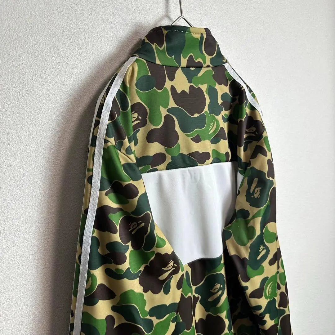 Jersey de colaboración adidas × A BATHING APE con camuflaje Firebird L