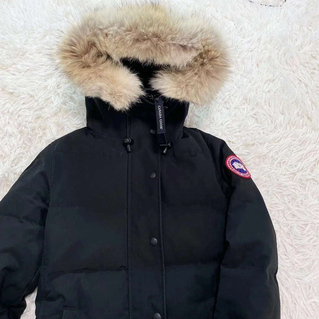 Abrigo de plumas Mackenzie de Canada Goose, talla S, parche bordado de piel negra