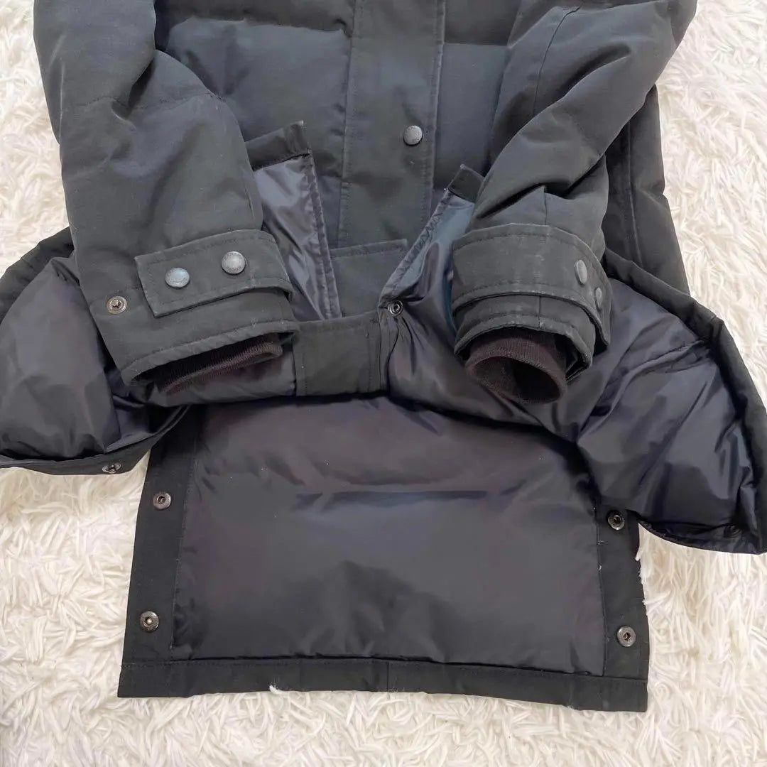 Abrigo de plumas Mackenzie de Canada Goose, talla S, parche bordado de piel negra