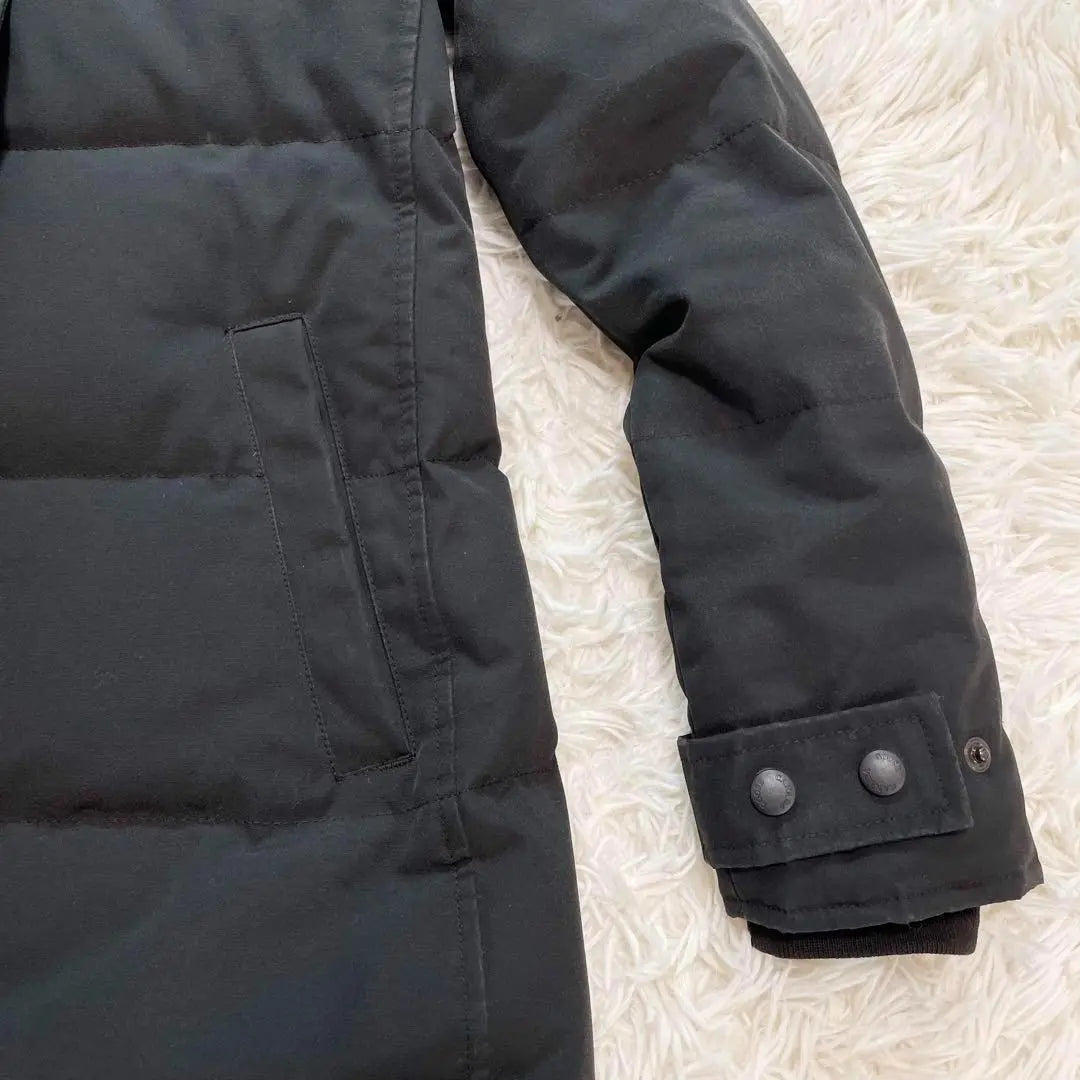 Abrigo de plumas Mackenzie de Canada Goose, talla S, parche bordado de piel negra