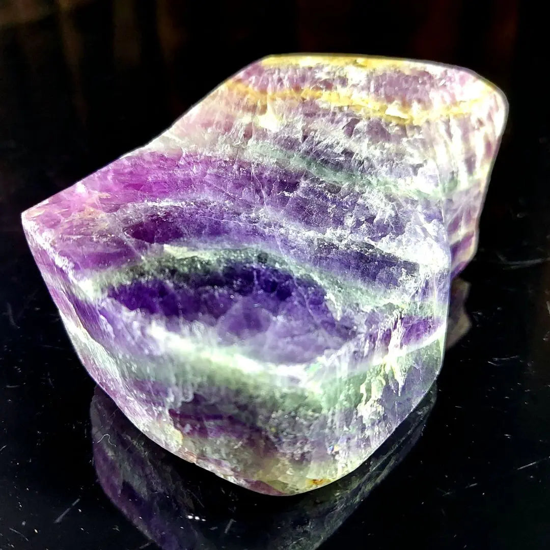 Hermoso morado ♪ ¡Más de 300 g de tamaño! Fluorita Pulido de superficies de piedra cruda de fluorita 300 | 綺麗な紫色♪ 大きな300ｇ超！螢石 フローライト 原石 表面磨き 300