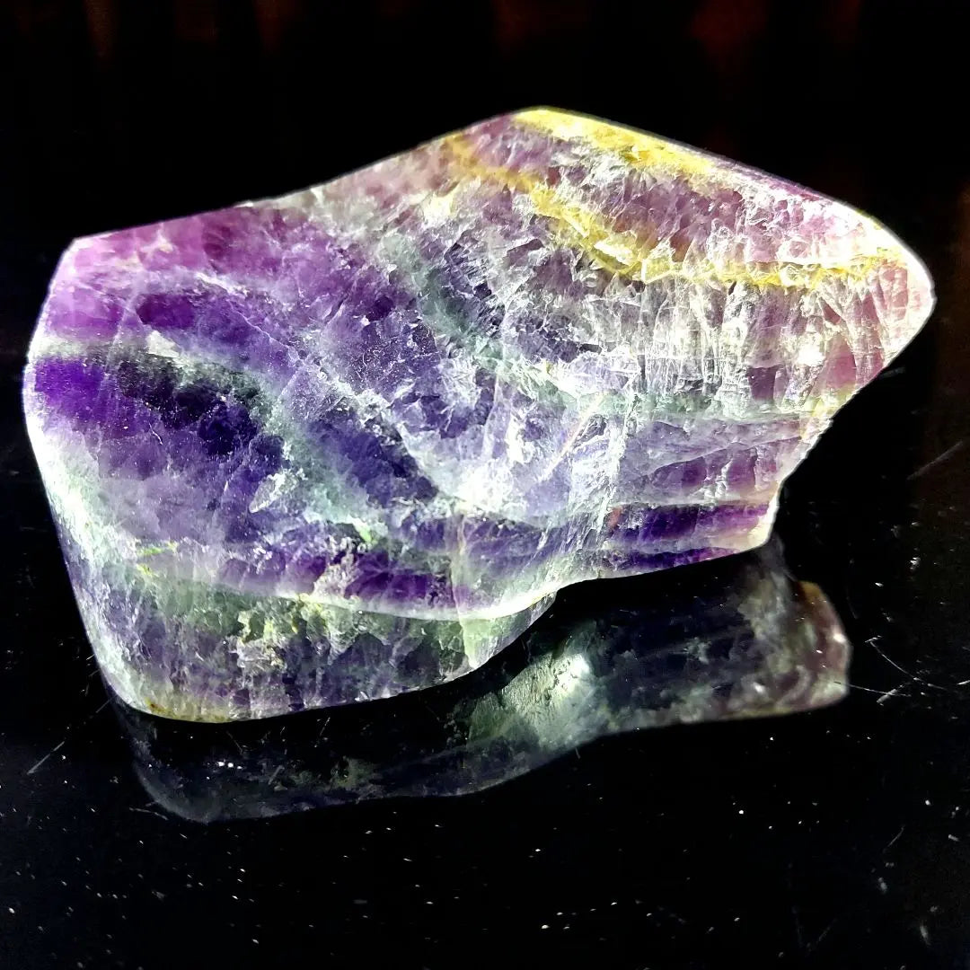 Hermoso morado ♪ ¡Más de 300 g de tamaño! Fluorita Pulido de superficies de piedra cruda de fluorita 300 | 綺麗な紫色♪ 大きな300ｇ超！螢石 フローライト 原石 表面磨き 300