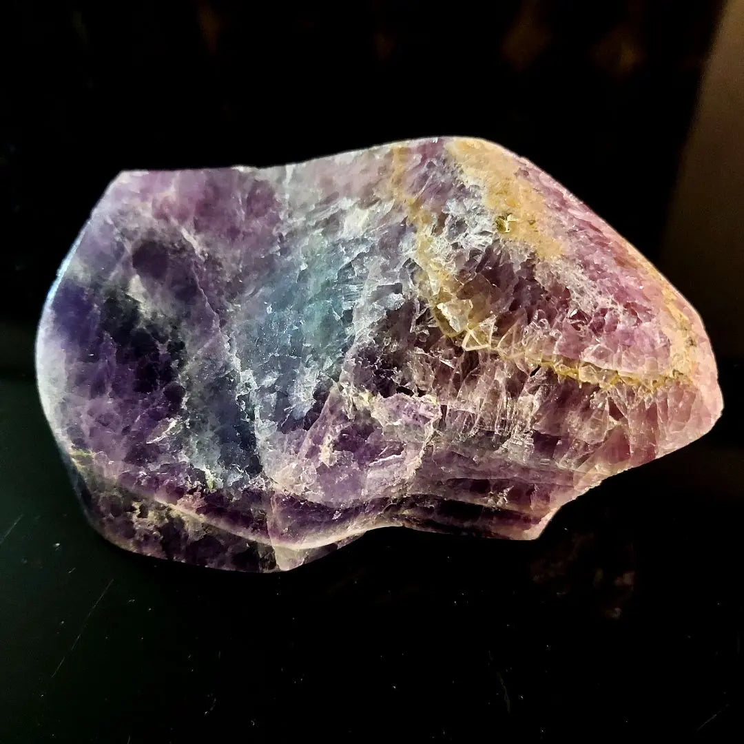 Hermoso morado ♪ ¡Más de 300 g de tamaño! Fluorita Pulido de superficies de piedra cruda de fluorita 300 | 綺麗な紫色♪ 大きな300ｇ超！螢石 フローライト 原石 表面磨き 300