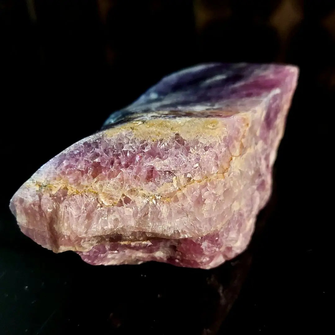 Hermoso morado ♪ ¡Más de 300 g de tamaño! Fluorita Pulido de superficies de piedra cruda de fluorita 300 | 綺麗な紫色♪ 大きな300ｇ超！螢石 フローライト 原石 表面磨き 300