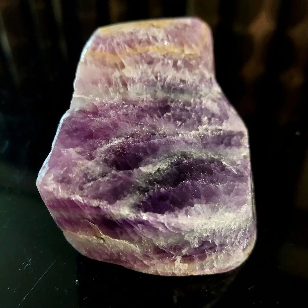 Hermoso morado ♪ ¡Más de 300 g de tamaño! Fluorita Pulido de superficies de piedra cruda de fluorita 300 | 綺麗な紫色♪ 大きな300ｇ超！螢石 フローライト 原石 表面磨き 300