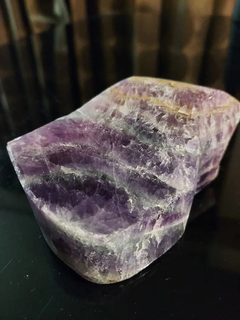 Hermoso morado ♪ ¡Más de 300 g de tamaño! Fluorita Pulido de superficies de piedra cruda de fluorita 300 | 綺麗な紫色♪ 大きな300ｇ超！螢石 フローライト 原石 表面磨き 300