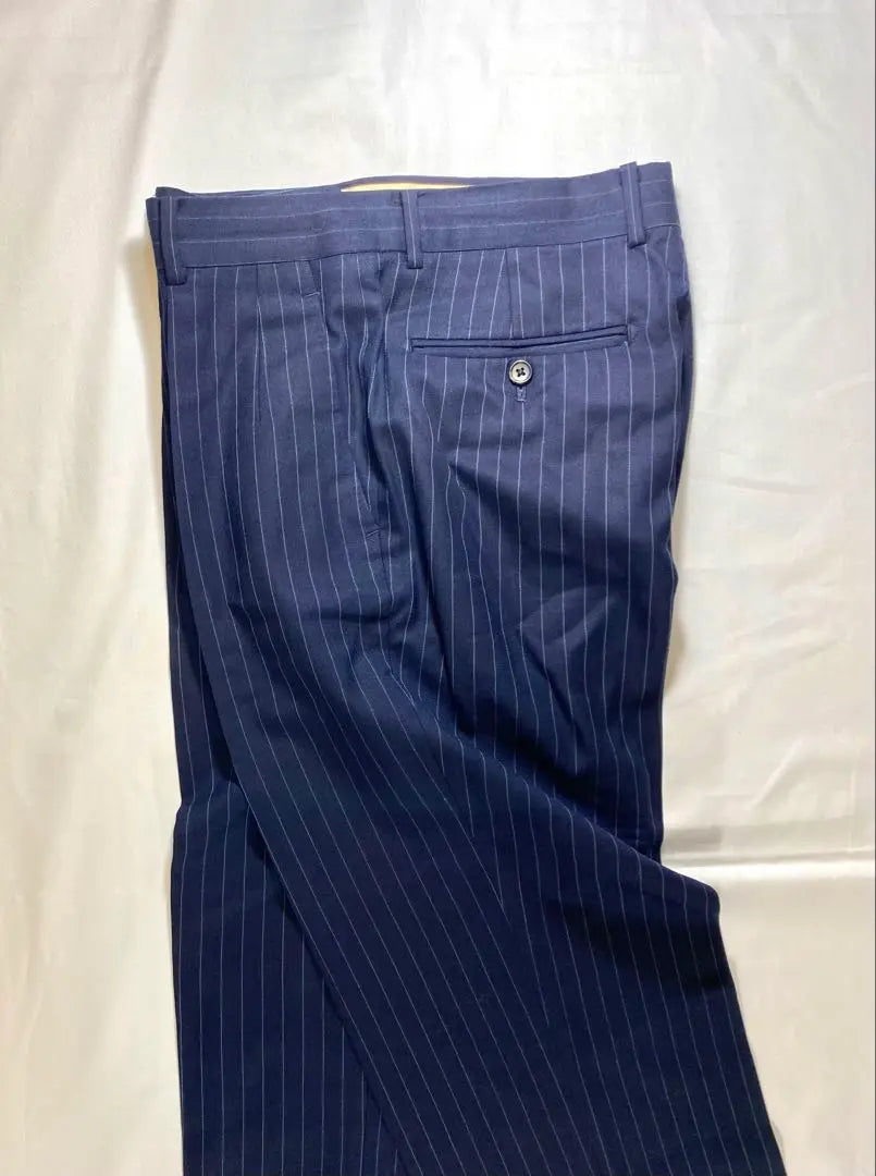 In good condition! Barneys New York Setup Suit British Fabric Tailor Lodge