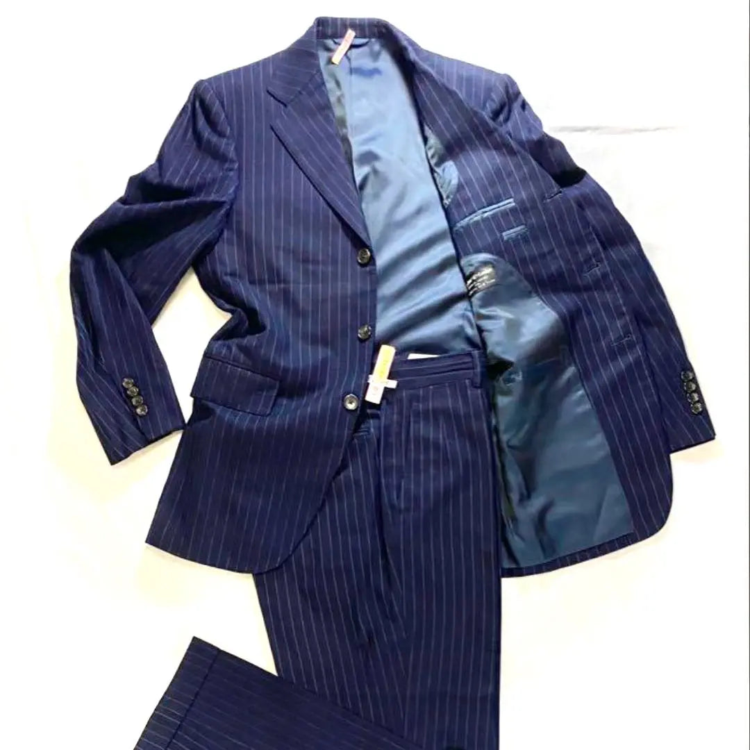 In good condition! Barneys New York Setup Suit British Fabric Tailor Lodge