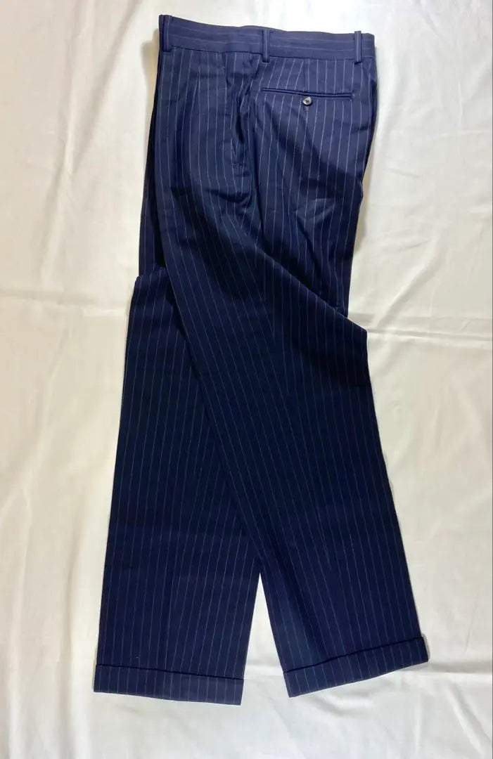 In good condition! Barneys New York Setup Suit British Fabric Tailor Lodge