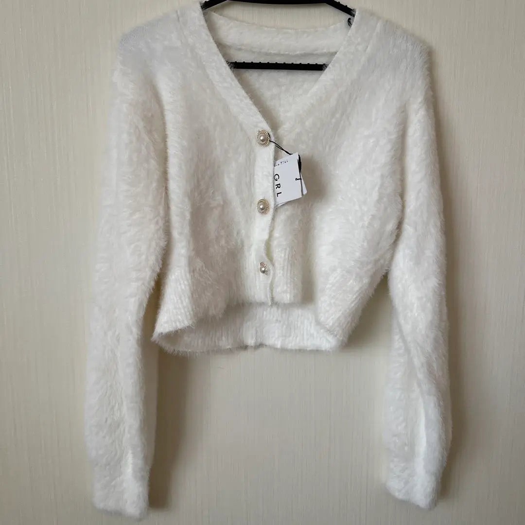 New white V-neck cardigan F size