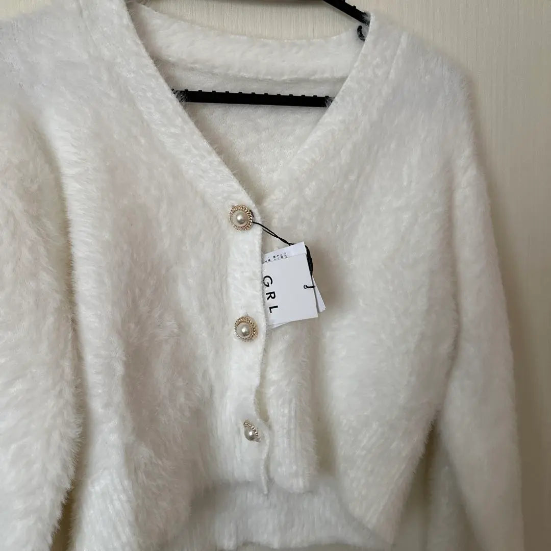 New white V-neck cardigan F size