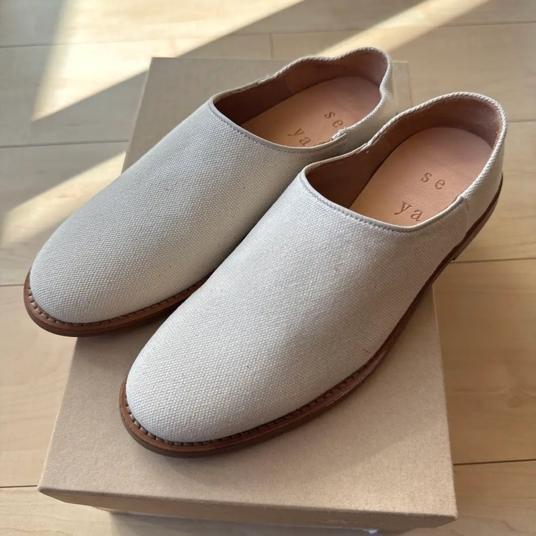 seya. Brand new, unused Babouche canvas slip-on