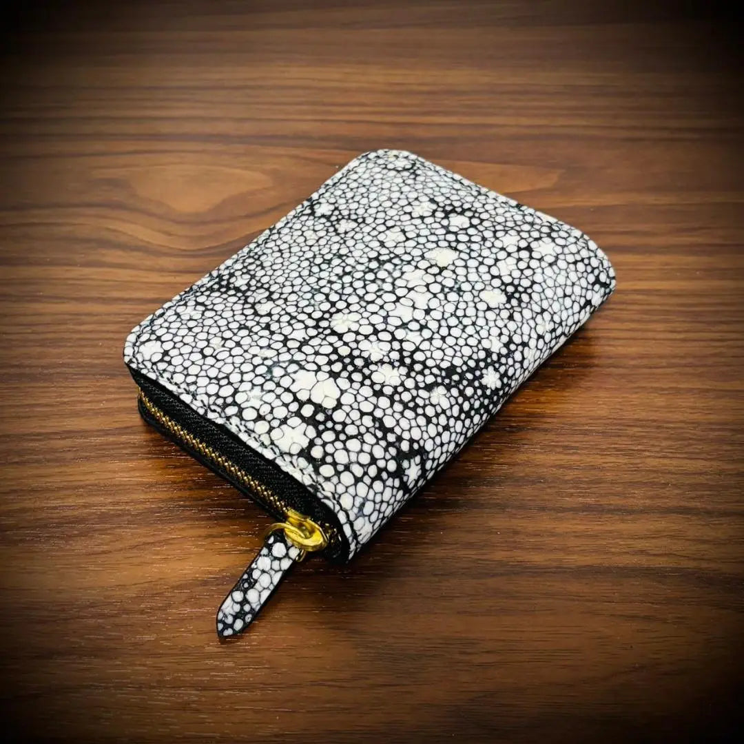 All-hand stitching Star Stingray Mini Wallet Galusha Black Changes over time