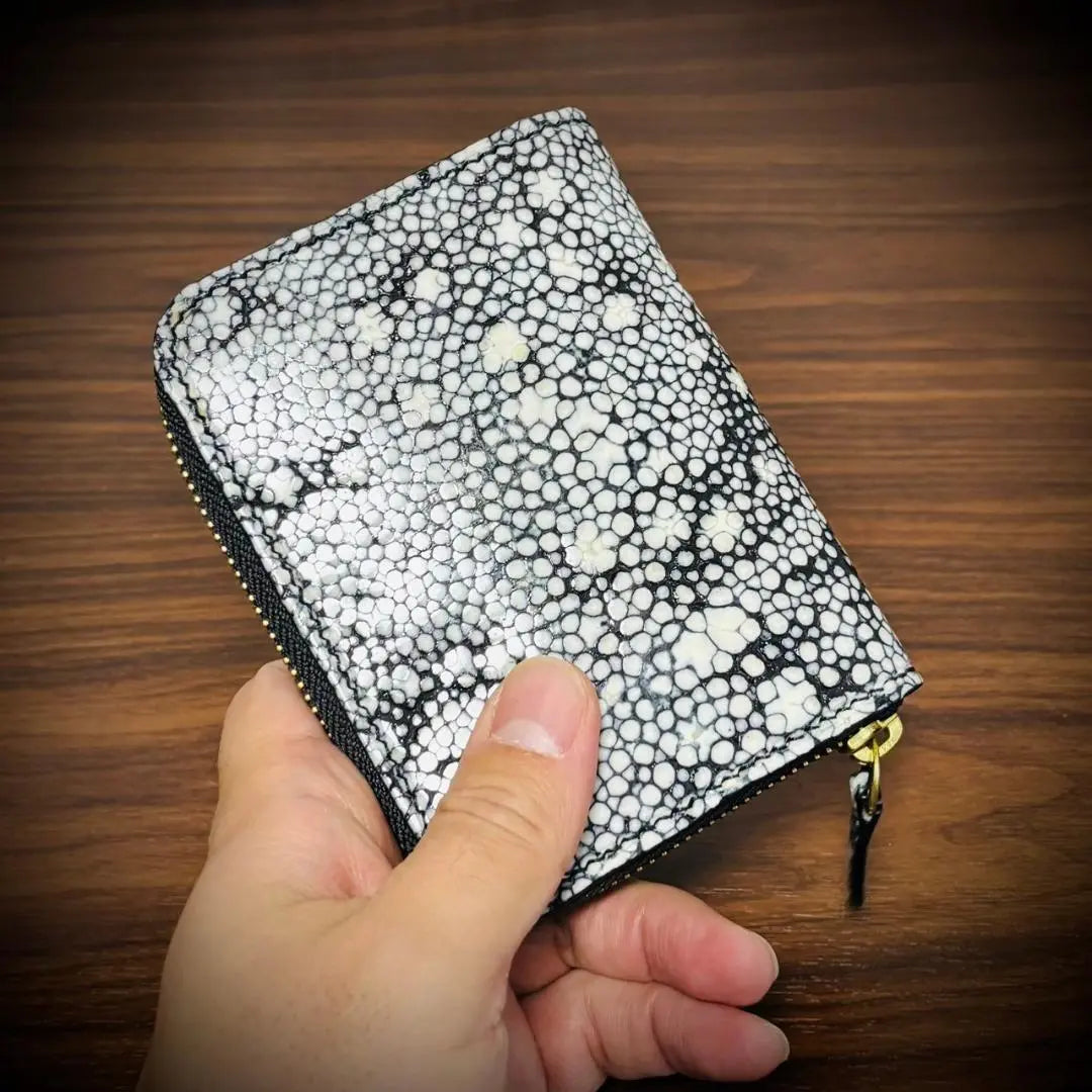 All-hand stitching Star Stingray Mini Wallet Galusha Black Changes over time