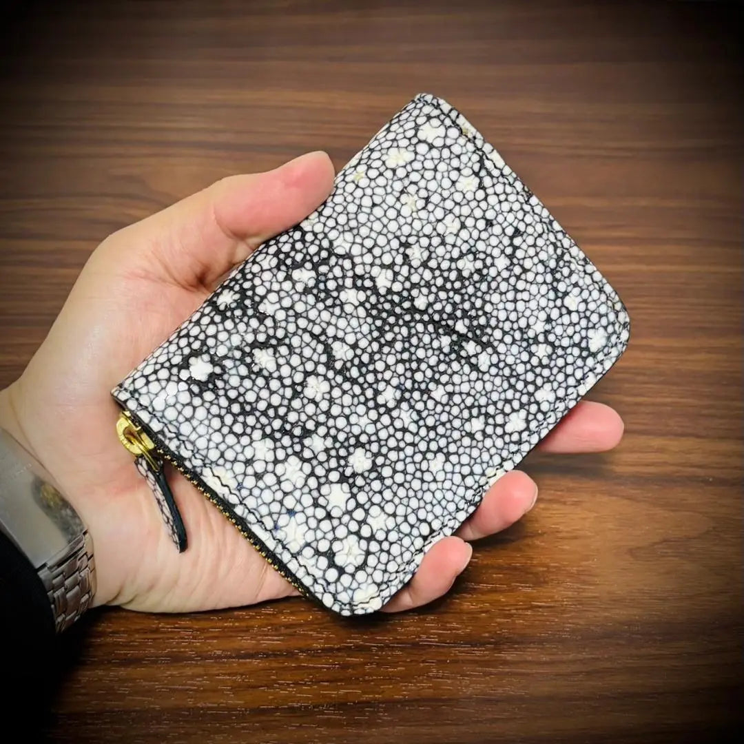 All-hand stitching Star Stingray Mini Wallet Galusha Black Changes over time