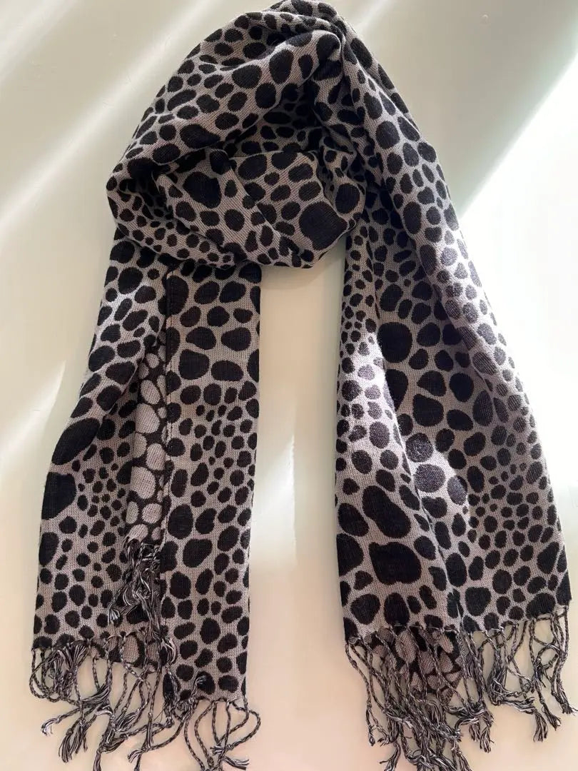 [Final price] Leopard print monochrome stole