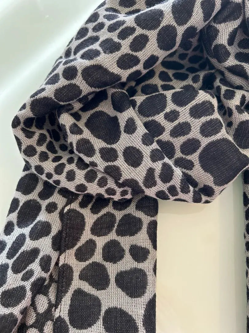 [Final price] Leopard print monochrome stole