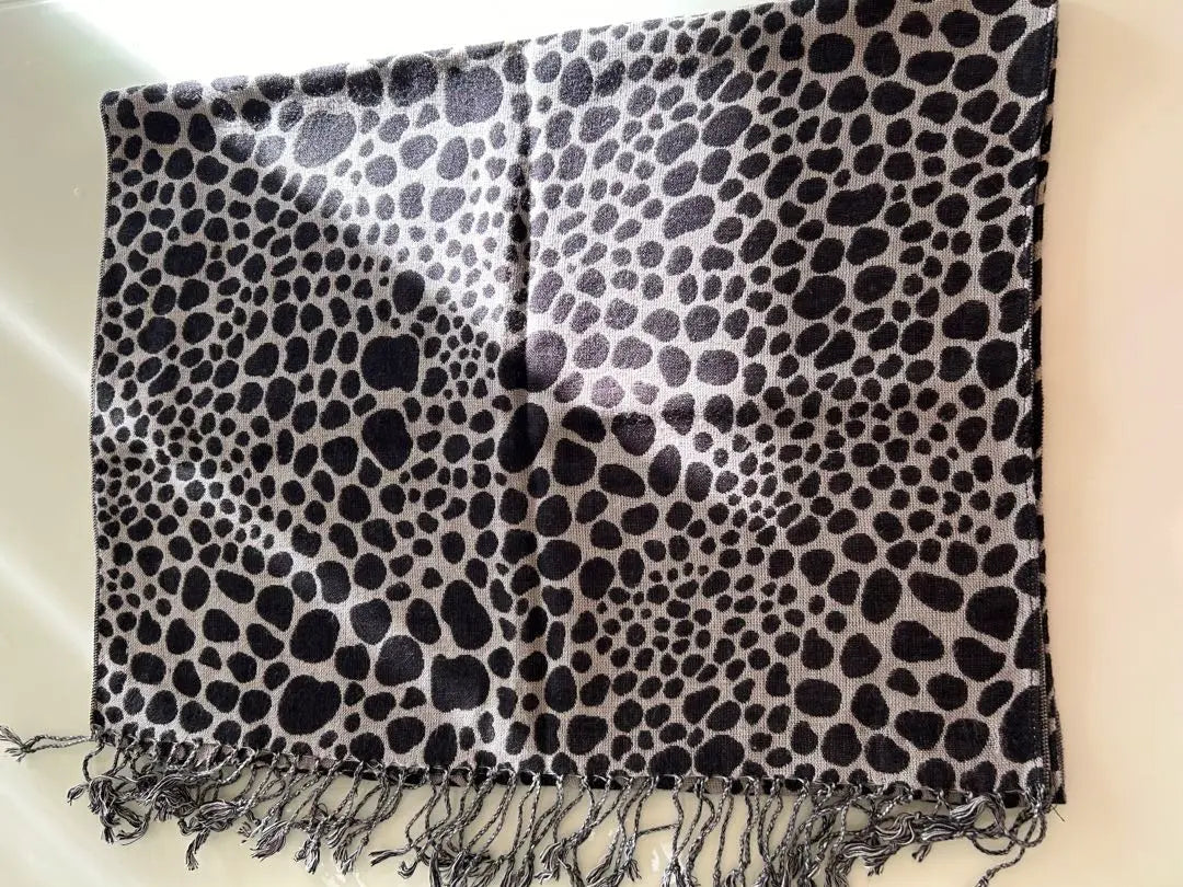 [Final price] Leopard print monochrome stole