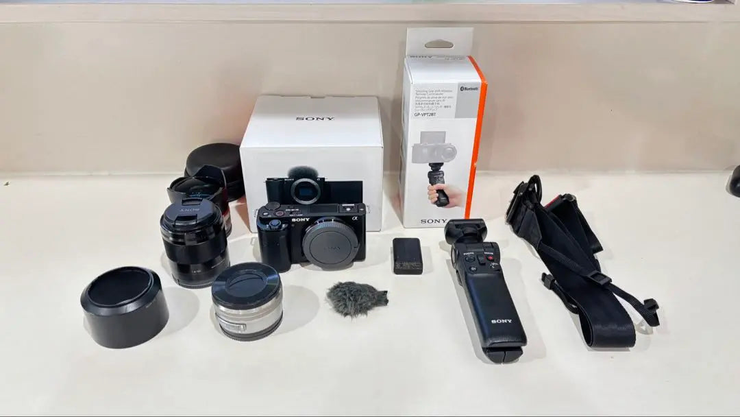 [Usado] Sony ZV-E10+Empuñadura de disparo+3 lentes+Correa | 【中古】SONY ZV-E10+シューティンググリップ+ 3本レンズ+ストラップ