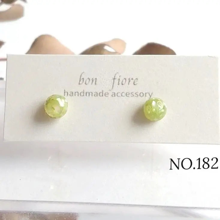 No.182 Handmade earrings resin shell small 1 grain green push