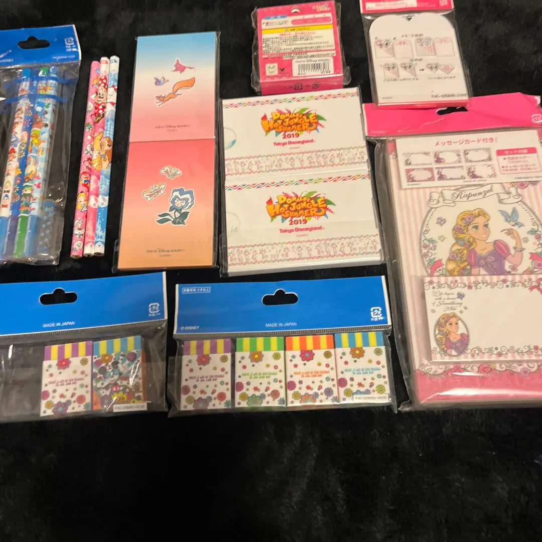 [Unused] Tokyo Disney Resort, various sets such as notepads and pencils.