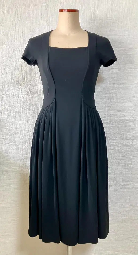 [Almost unused] Sibilla / Triace dry punch dress / M / Black