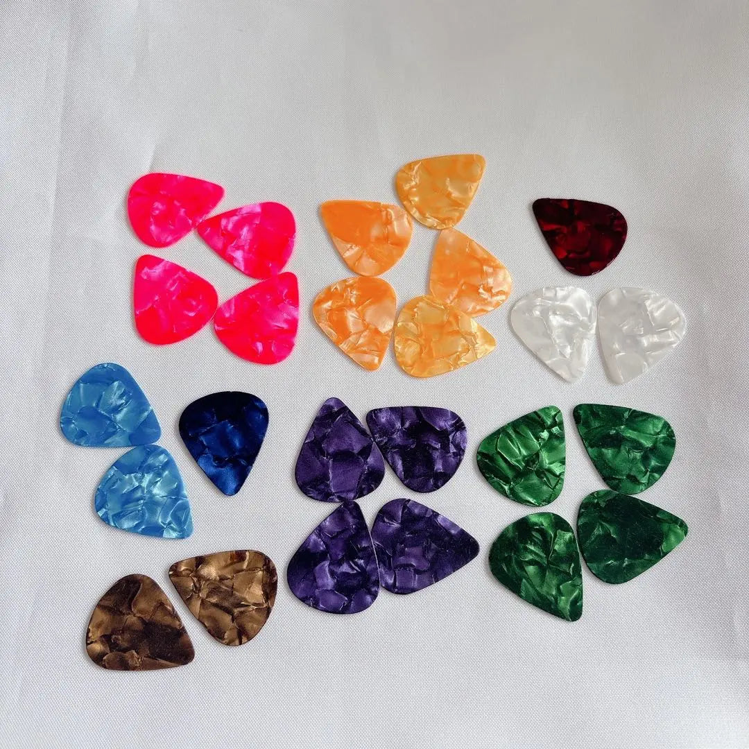 25 guitar picks, random color