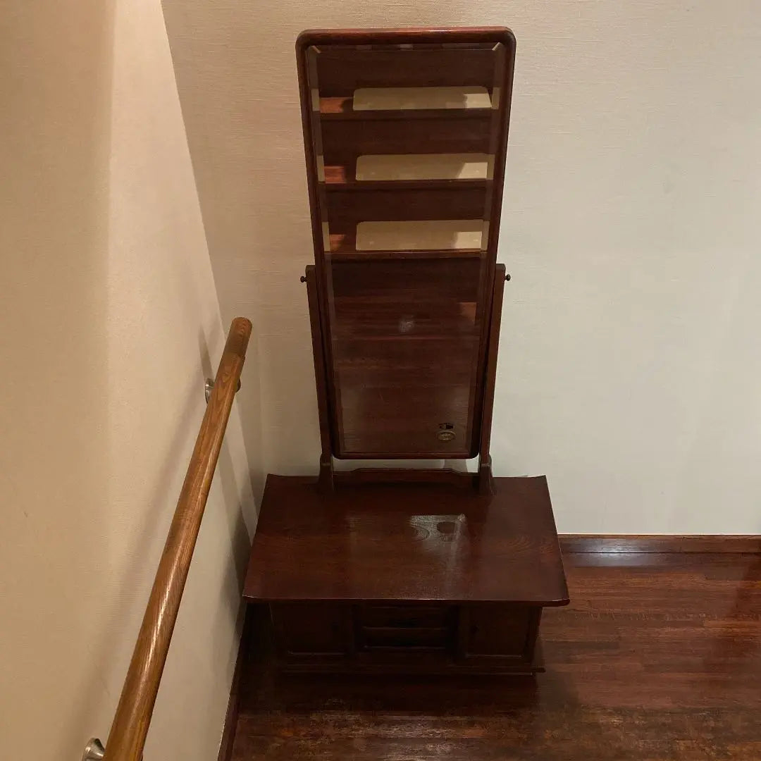 Old dressing stand | 昔の化粧台　姿見