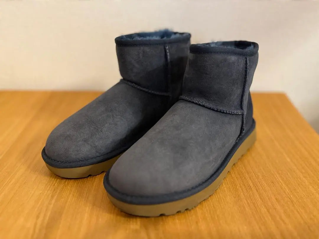 In good condition! UGG Classic Mini Navy 5 (22-22.5cm) | 美品！UGG アグ　クラッシックミニ　ネイビー　５(22〜22.5㎝)