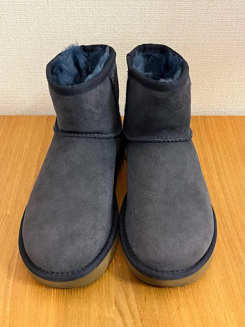 ¡En buenas condiciones! UGG Classic Mini Azul Marino 5 (22-22,5 cm) | 美品！UGG アグ クラッシックミニ ネイビー ５(22〜22.5㎝)