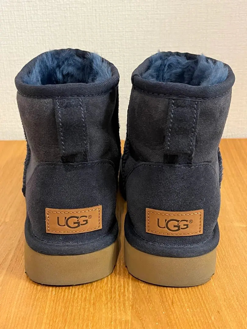 ¡En buenas condiciones! UGG Classic Mini Azul Marino 5 (22-22,5 cm) | 美品！UGG アグ クラッシックミニ ネイビー ５(22〜22.5㎝)