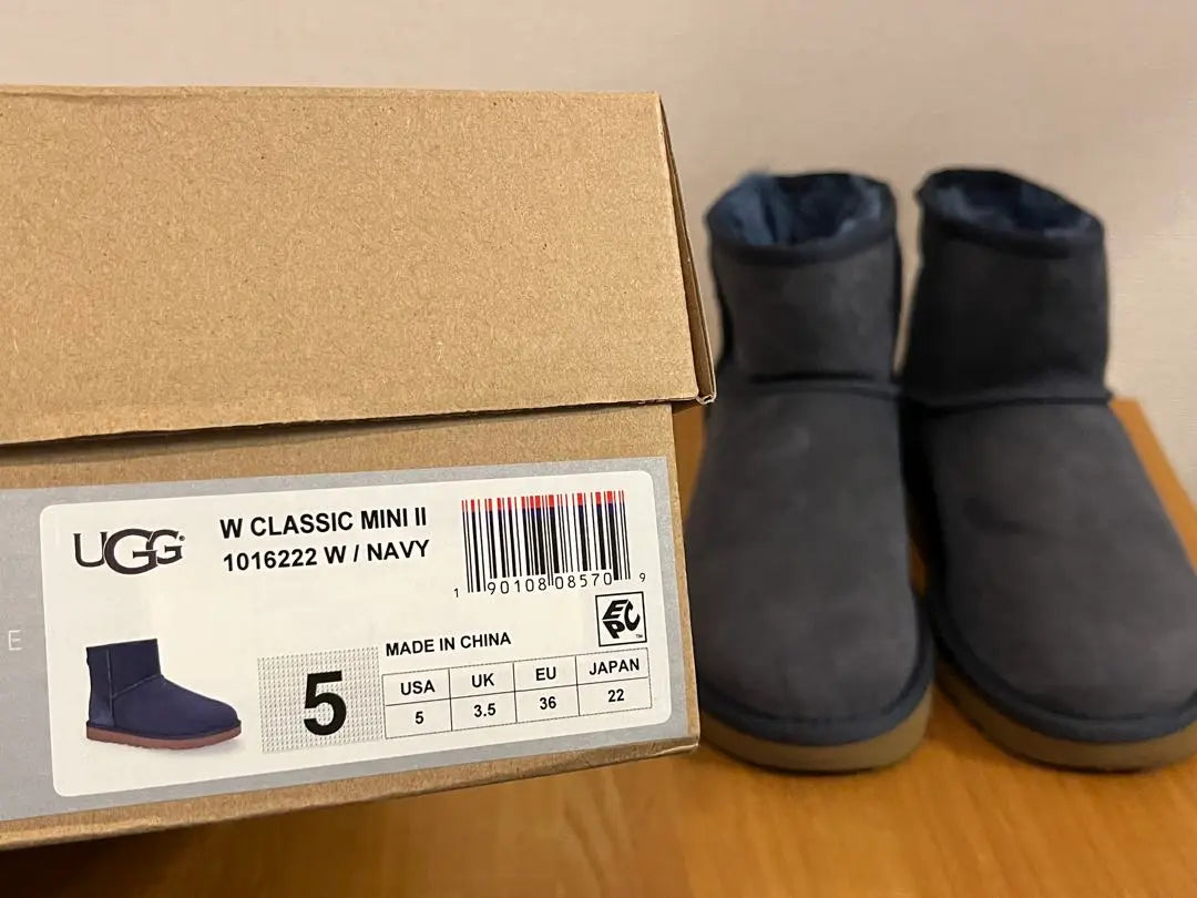 In good condition! UGG Classic Mini Navy 5 (22-22.5cm) | 美品！UGG アグ　クラッシックミニ　ネイビー　５(22〜22.5㎝)