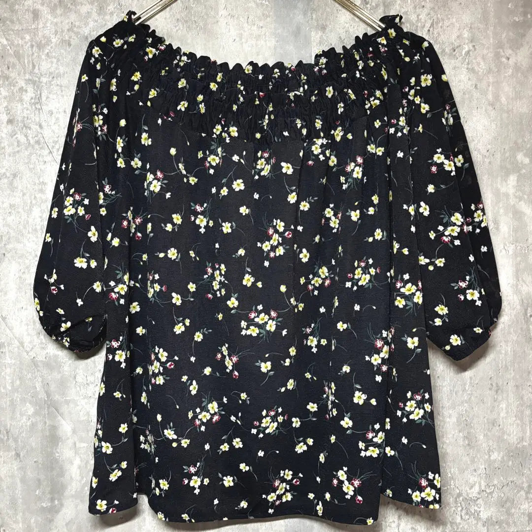 ✨ Beautiful condition✨ Gloves [L] 2WAY blouse, off-shoulder, small floral pattern, feminine