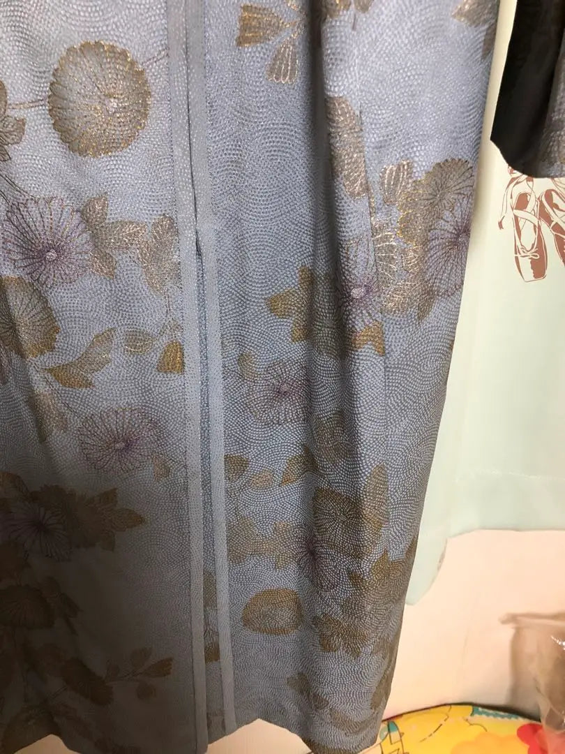 ¡Precio rebajado! Un vestido que también se puede usar como abrigo con estampado de crisantemos