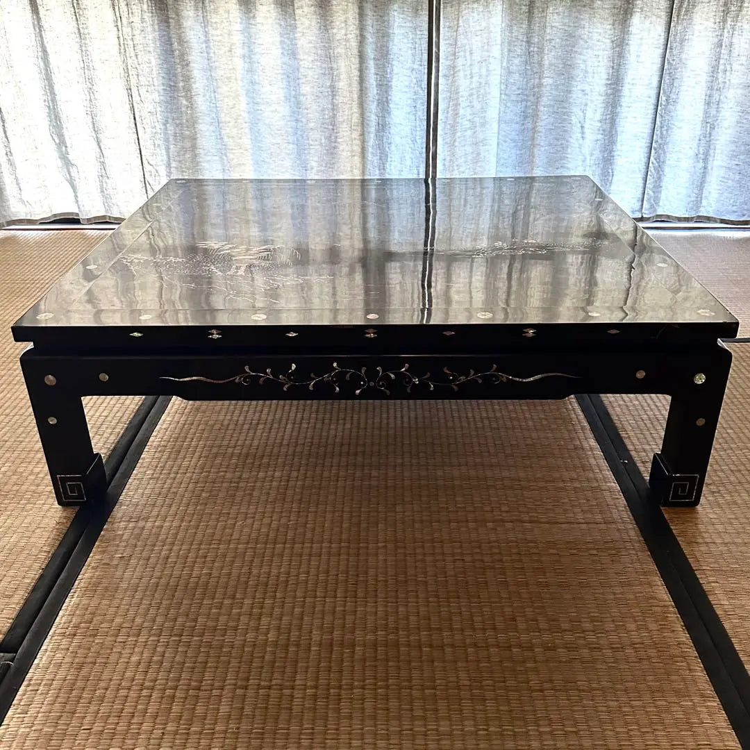 Lacquer painted mother-of-pearl decoration antique table