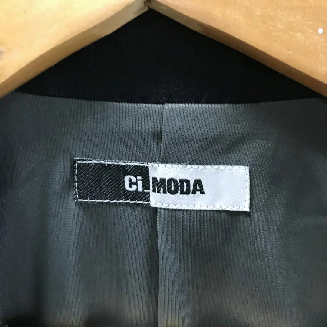 Chaqueta nueva sin usar con borde de lana de Ci-MODA