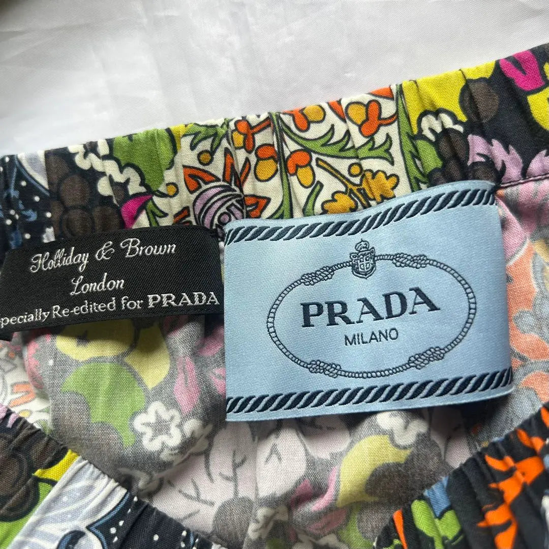 [Productos hermosos] PRADA Hasta la rodilla Patrón de flores acampanadas de una pieza Manga corta 36 S Patrón total | 【美品】PRADA 膝丈ワンピース フレア 花柄 半袖 36 S 総柄