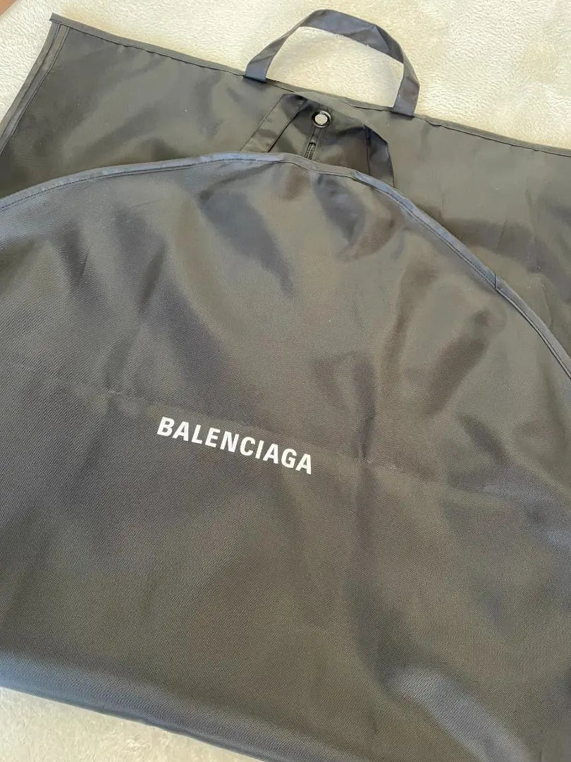 Cazadora cortavientos con logotipo en la espalda de BALENCIAGA