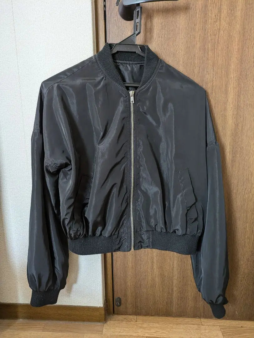 chaqueta bomber negra