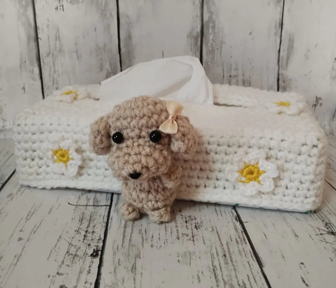 Hand knitted tissue box cover toy poodle | 手編みティシュボックスカバートイプードル