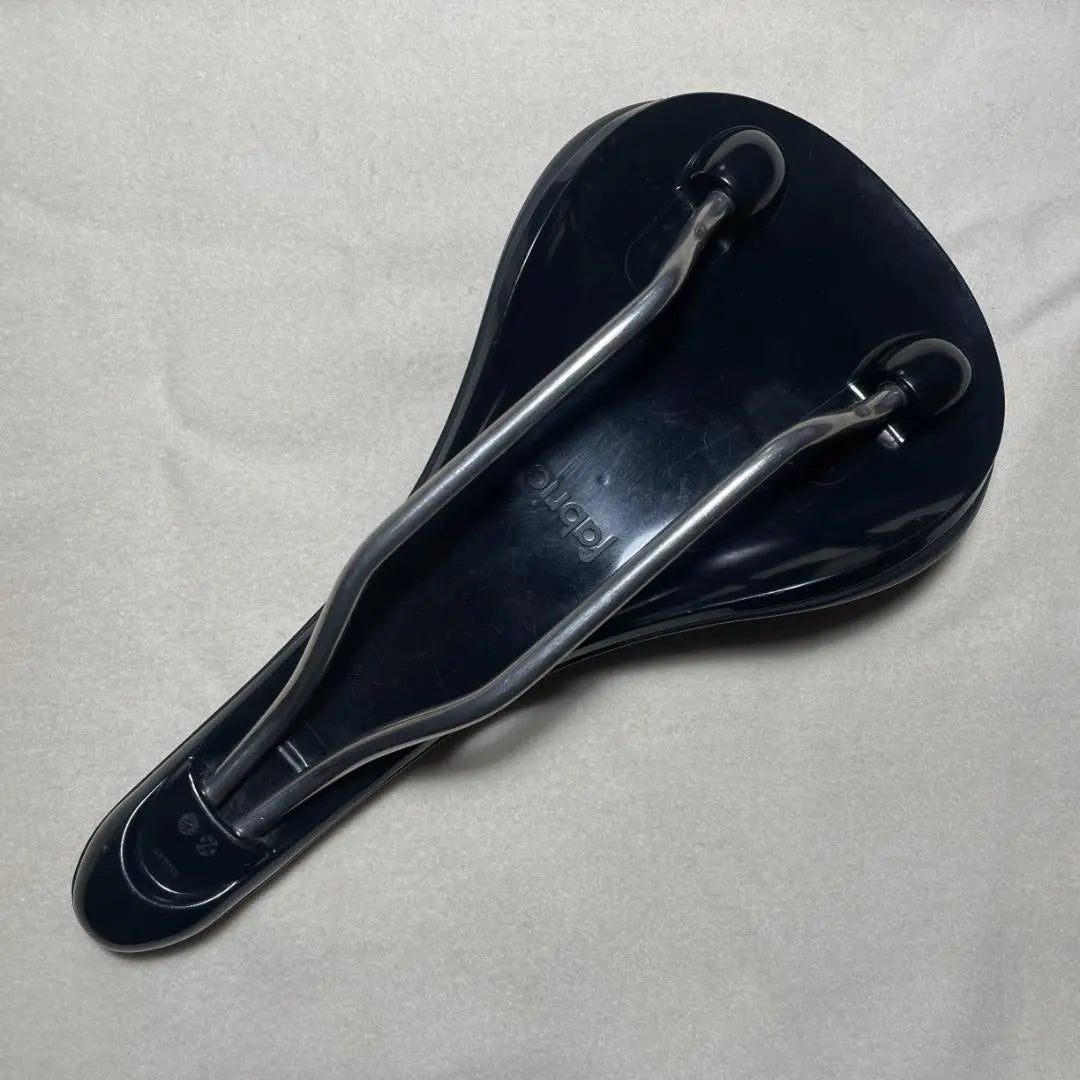 FABRIC Saddle SCOOP RACE SHALLOW Titanium Rail