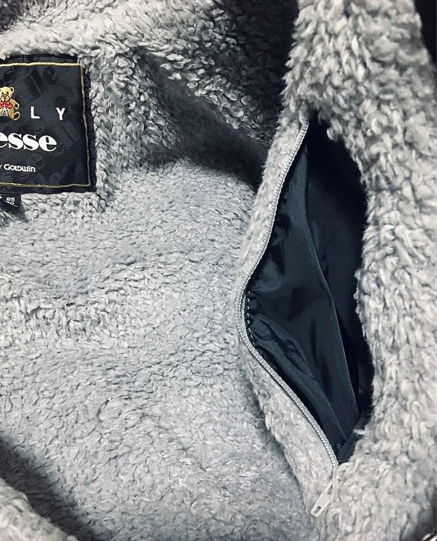 ● Chaqueta acolchada tipo blusón con capucha de Ellesse, estampado integral