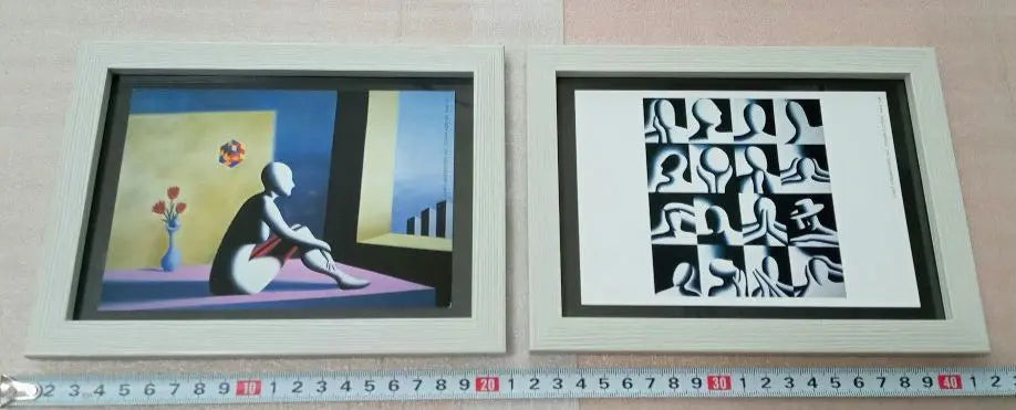 ♾️¡Extraordinario! Juego de postales de 2 piezas de Mark Kostabi. Marco de 2 capas incluido.