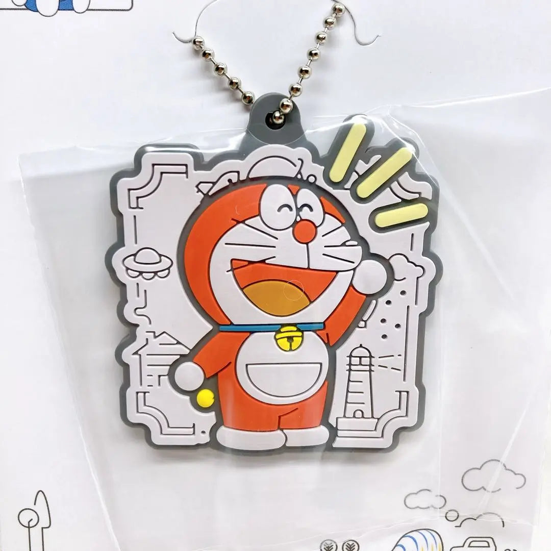 ⭐️Ichiban Kuji Doraemon - Muchas herramientas secretas - Amuleto de goma Doraemon rojo