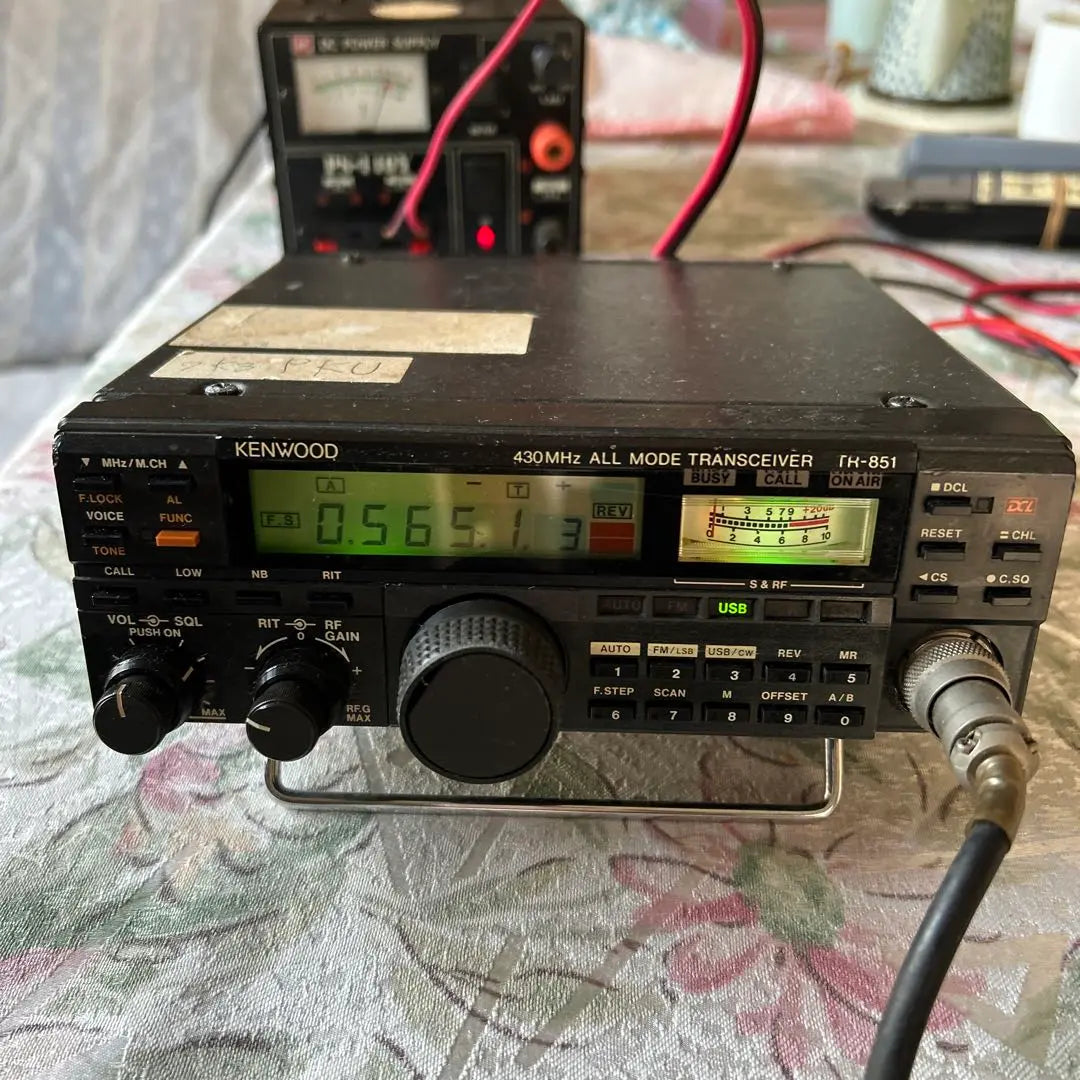 KENWOOD 420MHz TR-851 con fuente de alimentación estabilizada PA-140Y