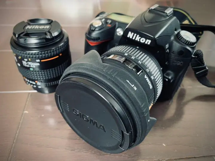 Nikon D90 SLR, 2 lentes, 2 baterías originales, cargador original