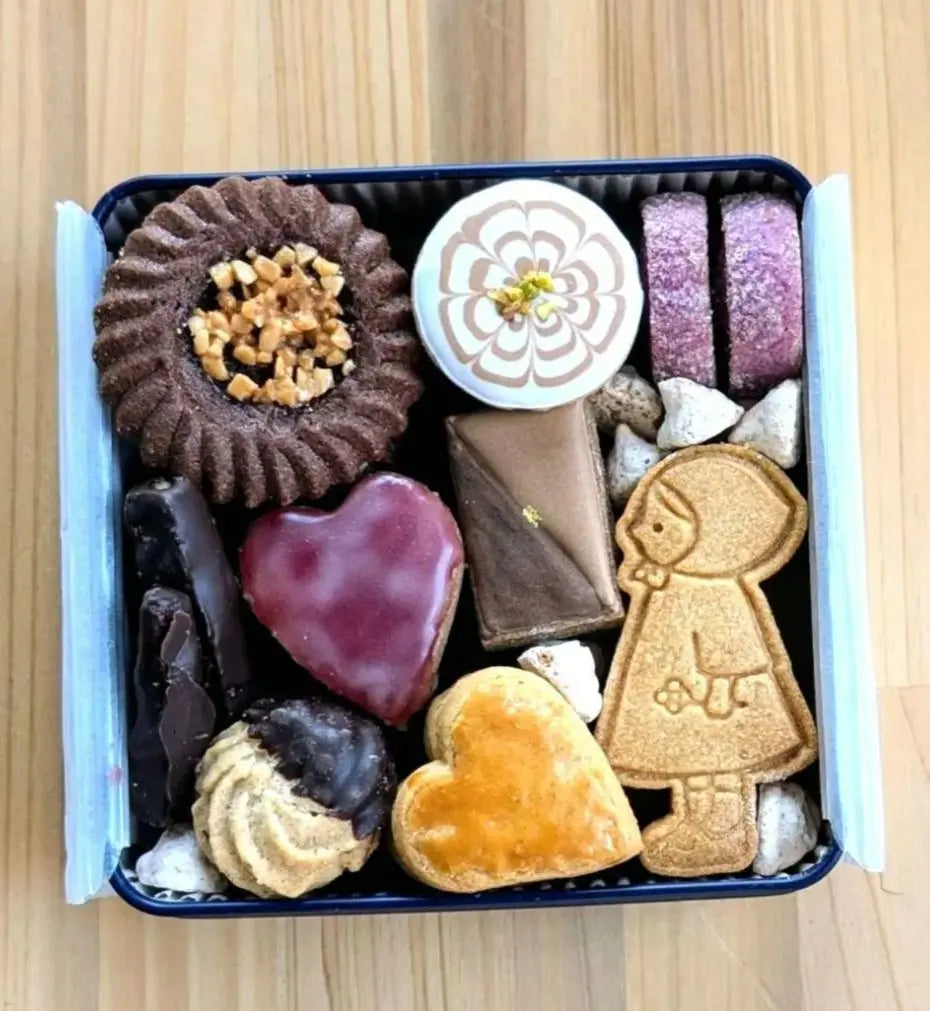 Lata de galletas de San Valentín Confitería horneada hecha a mano | バレンタインクッキー 缶 手づくりクッキー 焼き菓子