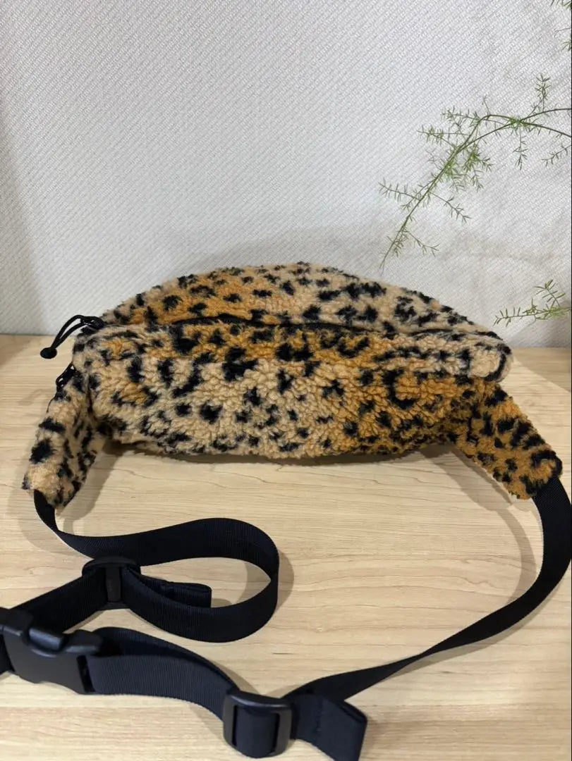 Beautiful condition Rare Supreme Supreme 17AW Leopard Waist Bag