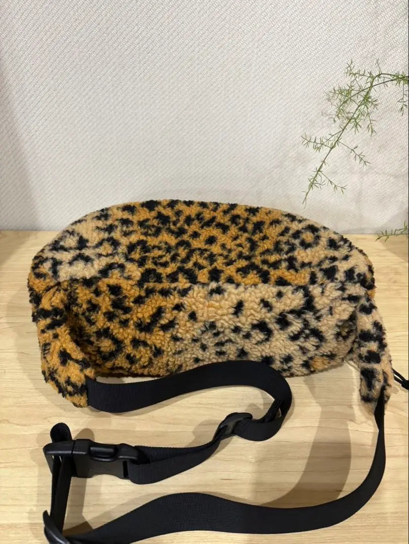 Beautiful condition Rare Supreme Supreme 17AW Leopard Waist Bag